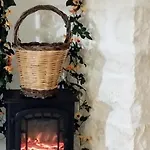 Trulli La Quercia Del Nonno Nyaraló *