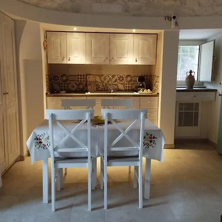Trulli La Quercia Del Nonno Nyaraló